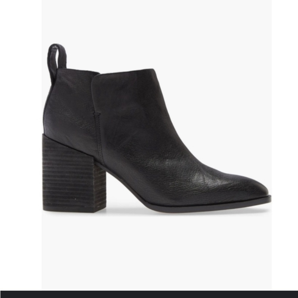 Vionic Black leather Lyssa Chelsea boots size 7.5